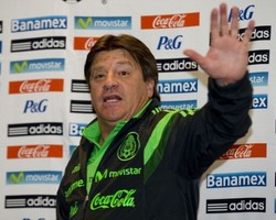 Herrera Ingin Tetap Latih Meksiko