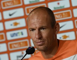 Robben Waspadai Kosta Rika