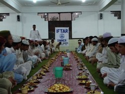 Muslim Arab di Afrika Selatan Buka Puasa Bersama Lintas Agama