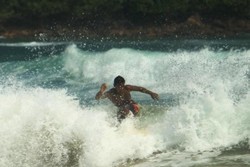Serunya Adu Surfing Internasional di Banyuwangi