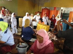 Timses Prabowo-Hatta Datangi Industri Ikan Fillet di Tegal