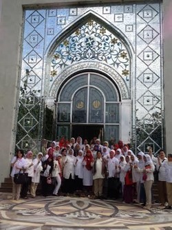 Perempuan Koalisi Merah Putih Blusukan dari Tegal Hingga Jatibarang