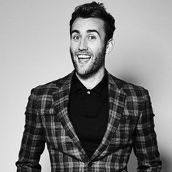 Yuk, Intip Aksi Neville Longbottom Jadi Model Sampul Majalah