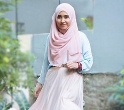 Siti Juwariyah, Hijabers yang Sukses Berbisnis Fashion via Instagram