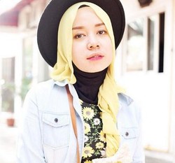 Thata Al-Jundiah, Hijabers yang Kini Jadi Fashion Stylist karena Instagram