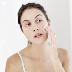 Trik Make-up untuk Atasi Kulit Wajah Kering Saat Puasa