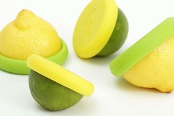 Tutup Silikon Ini Membuat Potongan Buah Tetap Segar Lebih Lama