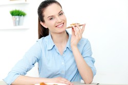 Buka Puasa di Jalan? Biskuit dan Crackers Renyah Legit Bisa Jadi Alternatif