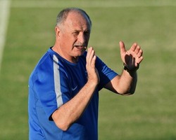 Libatkan Psikolog, Scolari Tegaskan Tak Ada Masalah Psikis di Skuat Brasil