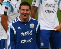 Supaya Belgia Menang, Hazard Berharap Messi Off Day