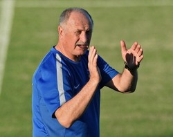 Scolari Sebut Satu Tangan Brasil Sudah Menyentuh Trofi Piala Dunia
