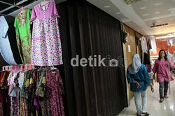 Selama Ramadan, Toko-toko di Tanah Abang Jual 300 Potong Baju Per Hari