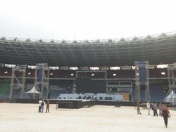 Beginilah Persiapan di GBK Jelang Konser Salam 2 Jari
