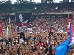 Jokowi Angkat 2 Jari 9 Kali Ketika Bacakan Maklumat di GBK