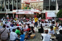 Komite Perjuangan Rakyat Miskin Makassar Gelar Doa Bersama untuk Jokowi-JK