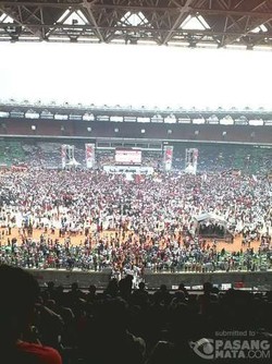 Ayo Angkat Tanganmu untuk Indonesia, Salam Dua Jari di GBK!