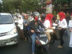 Deklarasi Dukung Prabowo di Yogya, Warga Bagikan 1.000 Takjil di Jalanan