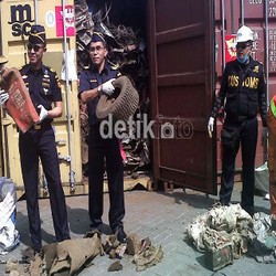 Bea Cukai Punya Tim Khusus Pembakar Baju Bekas Impor Ilegal