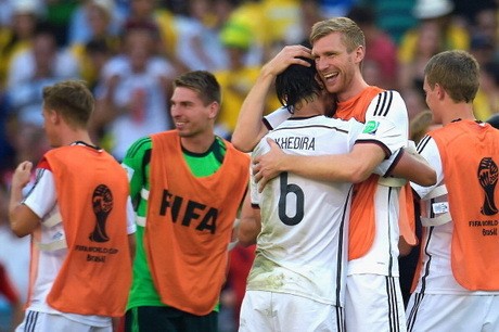 Asal Bisa Bantu Tim, Jadi Pembawa Botol Minuman pun Mertesacker Siap