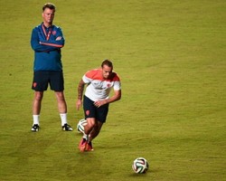 Van Gaal Sebut Belanda dan Kosta Rika Sama-sama Tim yang Alot