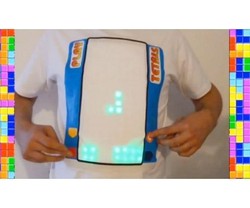 Wow, T-Shirt Putih Ini Dilengkapi Permainan Tetris