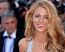 Rahasia Blake Lively Selalu Miliki Rambut Acak Bergelombang yang Seksi