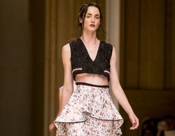 Fashion Show di Spanyol, Para Model Ini Tampil dengan Lutut Memar-memar