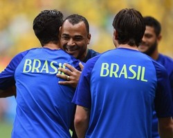 Saran Cafu untuk Brasil: Baca Statistik Baik-baik