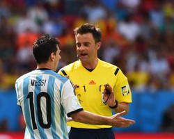 Wilmots: Messi Terlalu Dilindungi Wasit