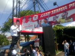 Masa Tenang Pilpres, Timses Prabowo-Hatta di Jabar Cabut Atribut Kampanye