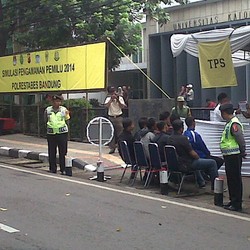 Polisi Jaga 4.334 TPS di Bandung Saat Pemungutan Suara Pilpres