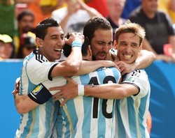 Higuain Dekatkan Albiceleste ke Maracana