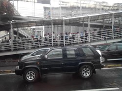 Thamrin Arah Blok M Macet dan Antre Tiket Terjadi di Halte Sarinah