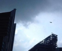 Whuzz! F-16 TNI AU Berseliweran di Atas Langit Jakarta, Latihan Jelang Pilpres
