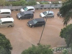 Kawasan Pondok Indah Banjir, Lalin Macet Parah
