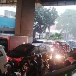 Horornya Macet di Tanah Abang Saat Diguyur Hujan dan Jelang Buka Puasa