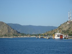 Pesona Pelabuhan Tano di Sumbawa