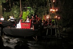 Ini Baru Beda, Banyuwangi Punya Sendratari di Atas Sungai