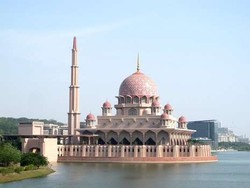 Yang Unik dari Malaysia, Masjid Pink!