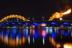 Wah! Ada Naga Api di Vietnam