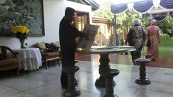 Celoteh JK dan Istri yang Rileks Saat Hari Tenang di Rumah Pribadi di Makassar