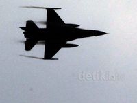Pesawat F-16 Ramaikan Apel Pengamanan Pilpres