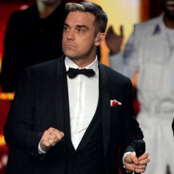 Maksud Hati Menyapa, Robbie Williams Malah Patahkan Tangan Penggemar