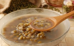 Hangat Kaya Nutrisi Bubur Kacang Hijau untuk Buka Puasa