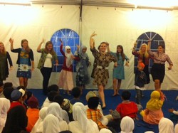 Wakil Dubes AS Gelar Buka Puasa Bareng Anak-anak Pinggiran Ciliwung