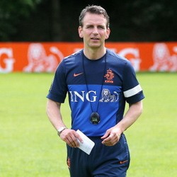 Pelatih Belanda U-21 Jadi Asisten Van Gaal di MU