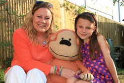 Andalkan Tokoh Monyet, Ibu Ini Bantu Anak-anak Berani Pergi ke RS