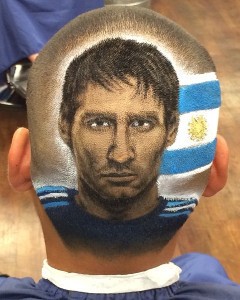 Tukang Cukur Ini Buat Lukisan di Atas Kepala Plontos