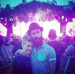 Punya Kekasih Baru, Kelly Osbourne Pamer Foto Ciuman