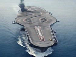 BMW M4 Bikin Rusuh di Kapal Induk